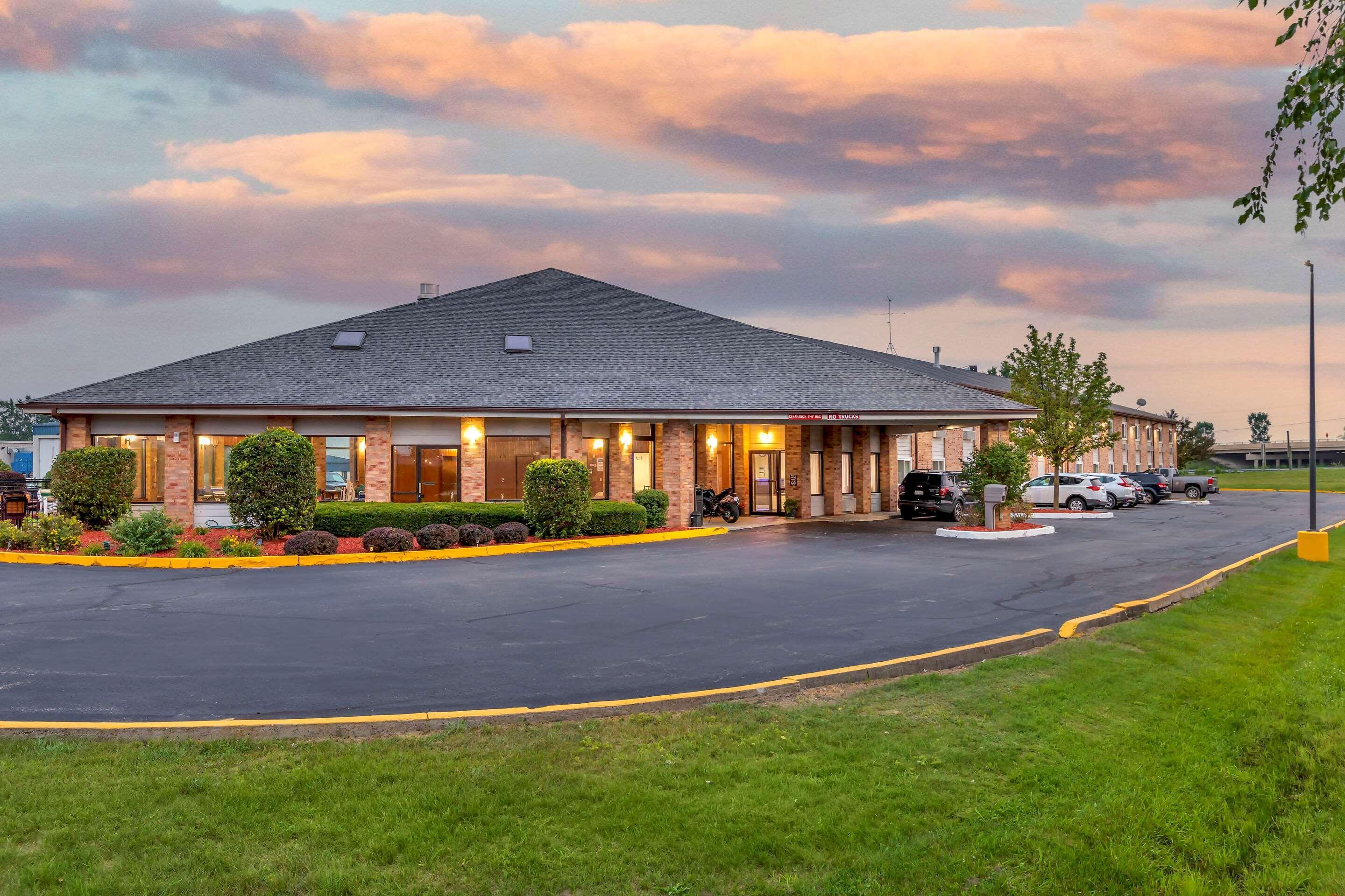 Rodeway Inn Coopersville Exterior foto