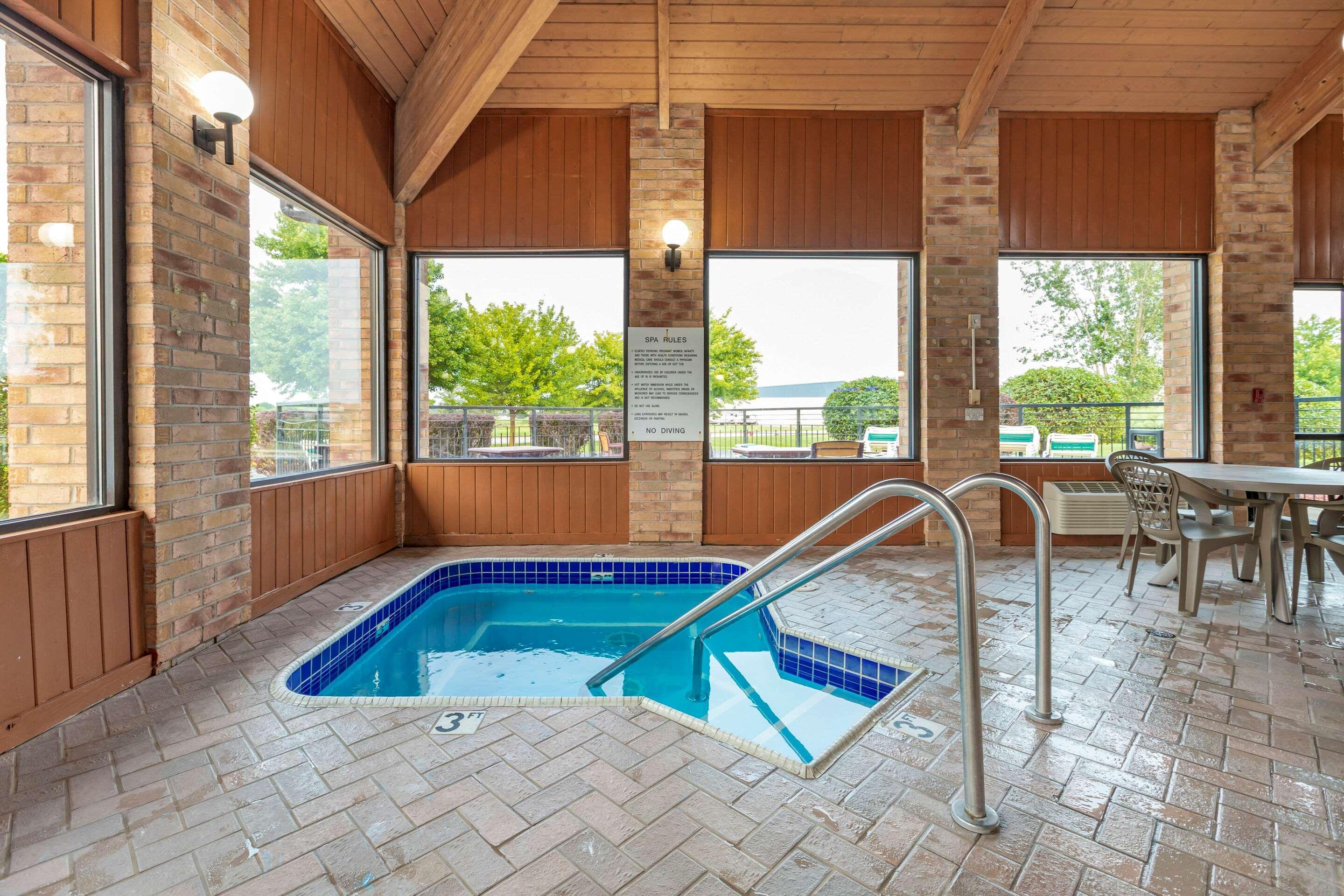 Rodeway Inn Coopersville Exterior foto
